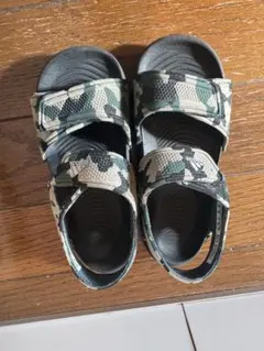 迷彩デザイン ストラップサンダル　adidas