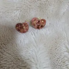 ハート型ネジバネ式イヤリング　ピンク フラワー　金箔入り