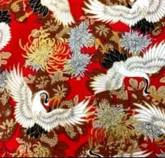 コットン　生地 ハギレ 布　和柄 鶴と菊　金糸プリント レッド