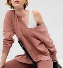 vネックトレーナー