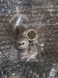 ラブブ ブラウン ぬいぐるみキーホルダーチェーンポンポン付き