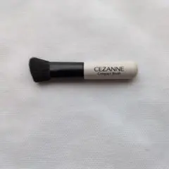 CEZANNE コンパクトブラシ ケース付きのサムネイル