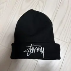 Stüssy ロゴ入り ニット帽 黒