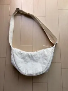 UNIQLOショルダーバッグアイボリー