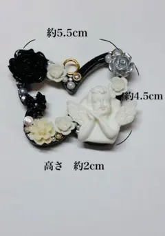 オシャレな黒い蝶のキーホルダー　ハンドメイド　レジン　チャーム