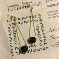 大粒チェコガラスビーズのチェーントライアングルピアス