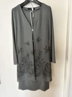 グレー 刺繍入り V前開長袖 パーティードレス