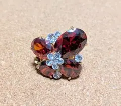 花デザインの赤色リング 約10号ピンキー