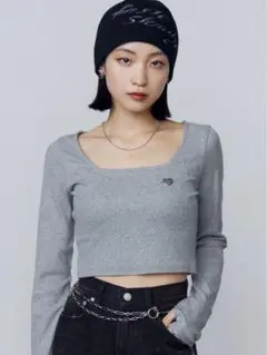 EMODA エモダ　クロスクロップフィットトップ　グレー