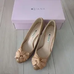 DIANA パンプス ベージュ リボン付きのサムネイル