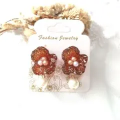 お花のイヤリング　フラワー　べっ甲風　ゴールド　ラメ　ハンドメイド