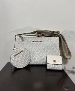 MICHAEL KORS ホワイトショルダーバッグ