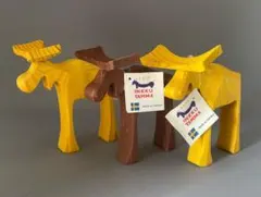 スウェーデン カラフルなトナカイ三体