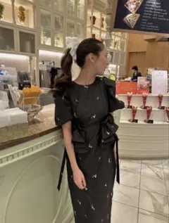 大人気即完】ANDRESD blossom frill dress タグ付き - メルカリ