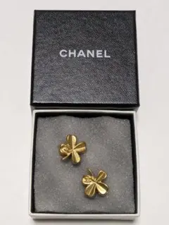 CHANEL クローバー型 イヤリング