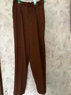 テーパードタックパンツ