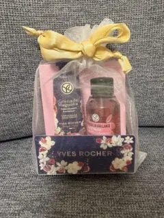 YVES ROCHER イヴ・ロシェ ざくろ＆マグノリア プチキットのサムネイル