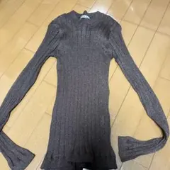 ブラウンリブ編み長袖ニット