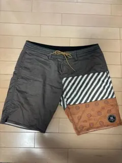 Billabong サーフパンツ ショートパンツ　32インチのサムネイル