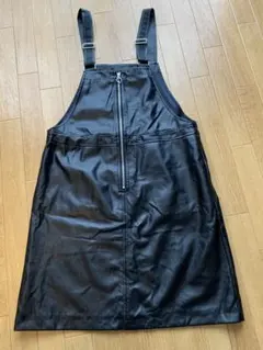 GU レザージャンパースカート