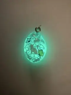 【暗闇で光る】猫と蝶のレジンアクセサリー