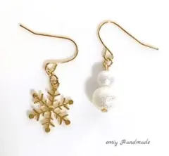 上品／アシンメトリー　雪の結晶×雪だるま　ピアス・イヤリング／ゴールド