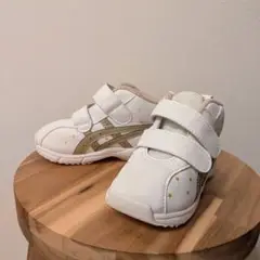 【美品】アシックス ASICS ベビーシューズ ホワイト ゴールド 星柄