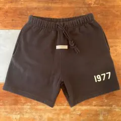 エッセンシャルズ FOG 1977 スウェット ハーフパンツ チャコール XS