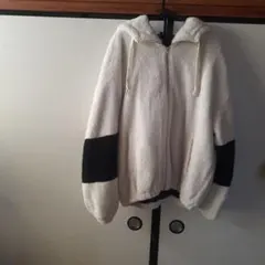 フリースフード付きジャケット ホワイト×ブラック