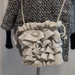 美品カシュカシュ cachecache / フリルギャザースマホショルダーバッグ