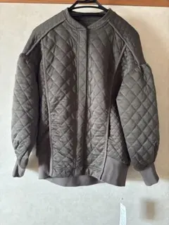 アネラリュクス オリーブグリーン キルティングジャケット 袖パール調ビジューあり