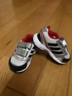 ［新品未使用】adidas ベビーシューズスニーカーマジックテープ 10.5cmのサムネイル