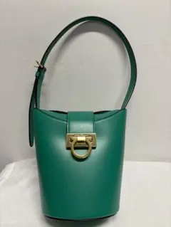 Salvatore Ferragamo ガンチーニショルダーバッグ