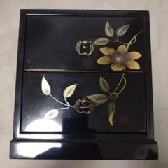 黒い木製小物入れ 花柄デザイン