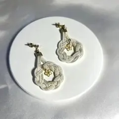 ハンドメイド　ピアス　水引き　小花　ホワイト　チタンポスト