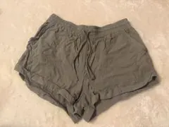 FOREVER 21 オリーブグリーン ショートパンツ S