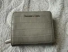 CHARLES & KEITH チャールズアンドキース 二つ折り財布 クロコ調のサムネイル