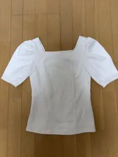 GU ホワイト スクエアネック トップス