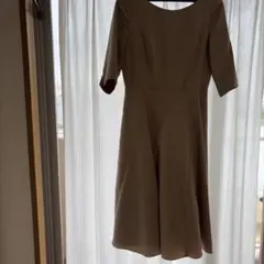 ベージュ 七分袖 ワンピースのサムネイル