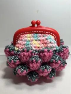 No.②230 赤いプラスチック口金　ピンクイチゴ編みがま口