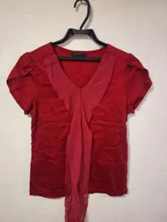 【m.f.editorial】赤のVネック半袖トップス