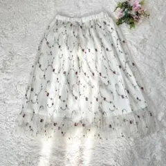 【チャームベリーチック】ロングスカート 花柄刺繍 フレアスカート ホワイト 上品のサムネイル