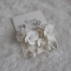 【美品】Ksmily ピアス ブライダル 小枝 フラワー ビジュー シルバー