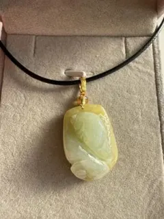 (1384) 天然翡翠Ａジェット　本翡翠　ペンダントトップ 紐付き