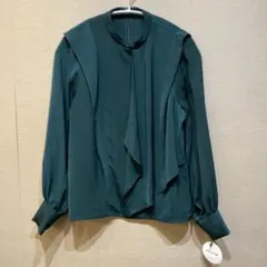 新品 PICCIN フロントドレープ ブラウス スタンドカラー　フロントフリルのサムネイル