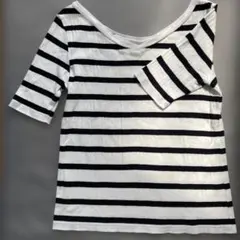 UNIQLOストライプ 半袖VネックTシャツ