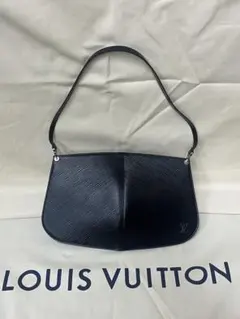 Item thumbnail for item 23fa442c-fa89-44fb-8138-1941ce037955