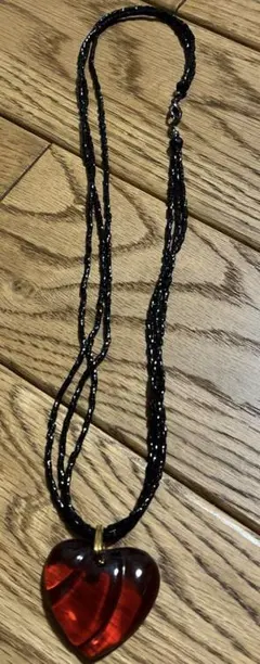 ハート型赤ペンダントネックレス