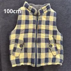 リバーシブル　ふわふわ中綿ベスト　100cm