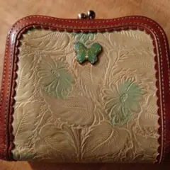ANNA SUI ☆　アナスイ　蝶ロゴ　花モチーフ　型押し　財布